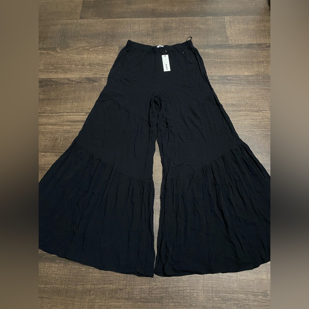 NWT BB Dakota by Steve Madden Elastic Waist Exaggerated Flare Pant Black Size M - Picture 4 of 11